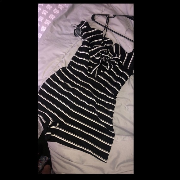 Super cute romper ! - Picture 2 of 2